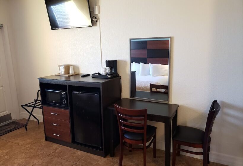 فندق على الطريق Oceanfront Inn And Suites