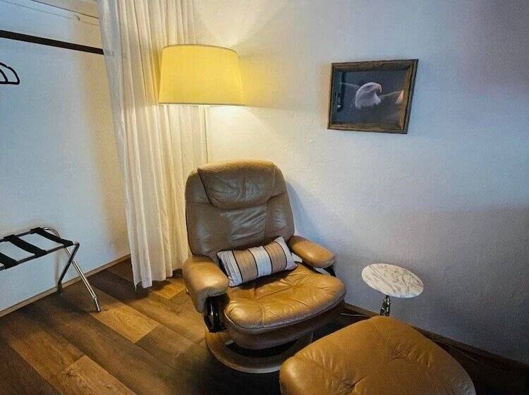 모텔 Riverfront Lodging