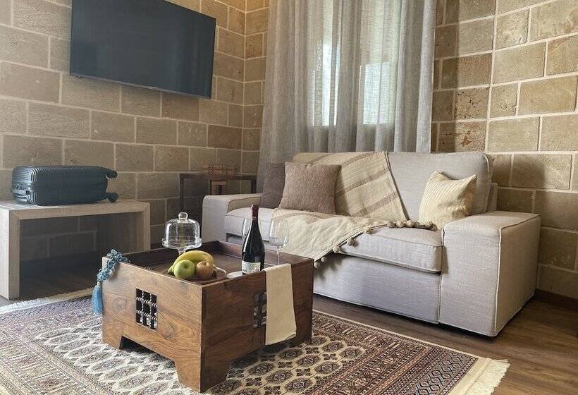پانسیون Utopia Luxury Suites