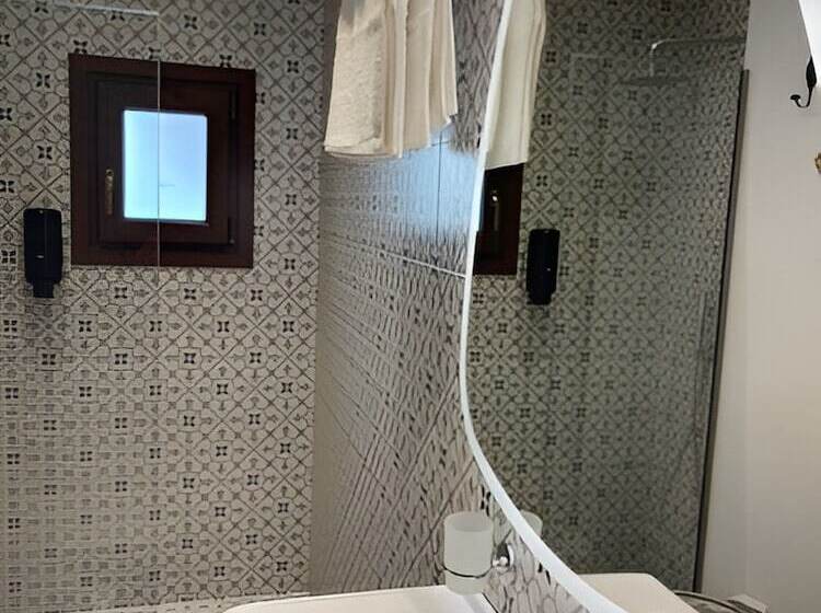پانسیون Utopia Luxury Suites