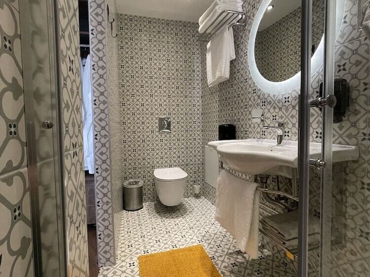 پانسیون Utopia Luxury Suites