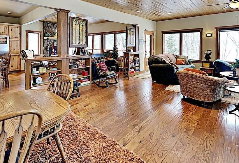 Ravensong Lodge