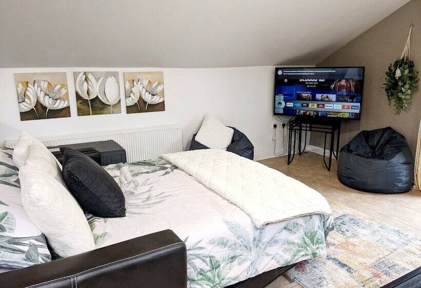 إقامة Forest View Impeccable Two Bedroom House