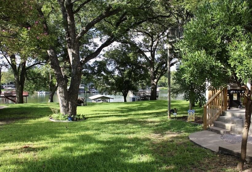 Pet Friendly Retreat On Lake Lbj!