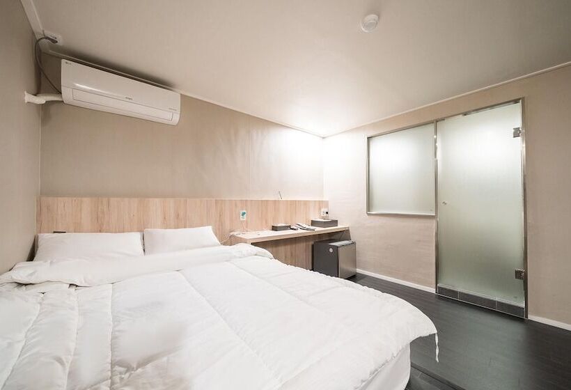 Suwon Movie Motel
