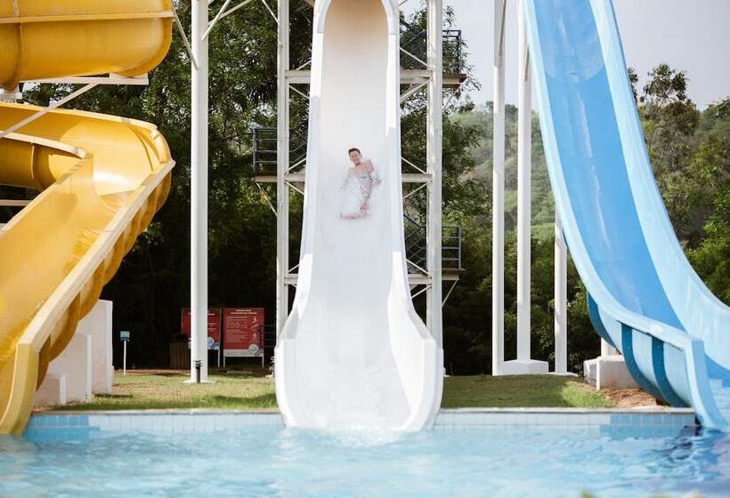 فندق Aguativa Golf Resort