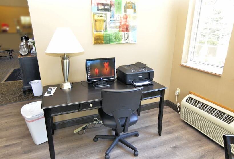 فندق Cobblestone Inn & Suites   Denison | Majestic Hills