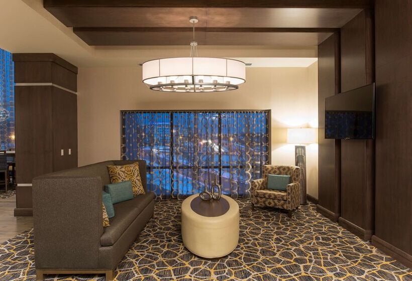 هتل Hampton Inn & Suites Grand Rapids Downtown
