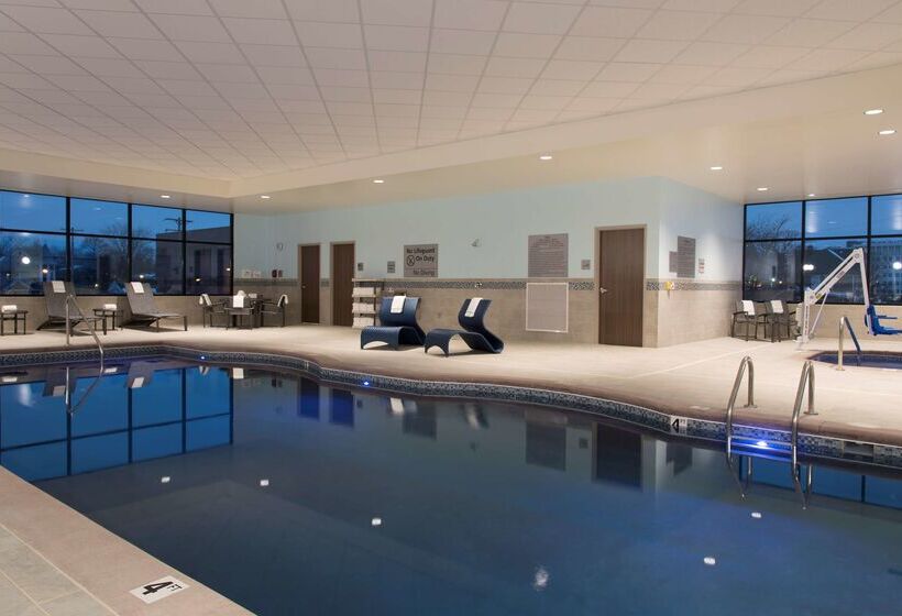 هتل Hampton Inn & Suites Grand Rapids Downtown