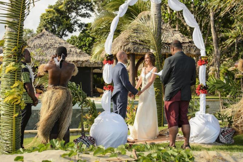 هتل Nanuku Resort Fiji