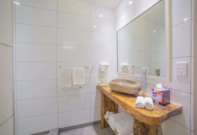 هتل Saletoga Sands Resorts