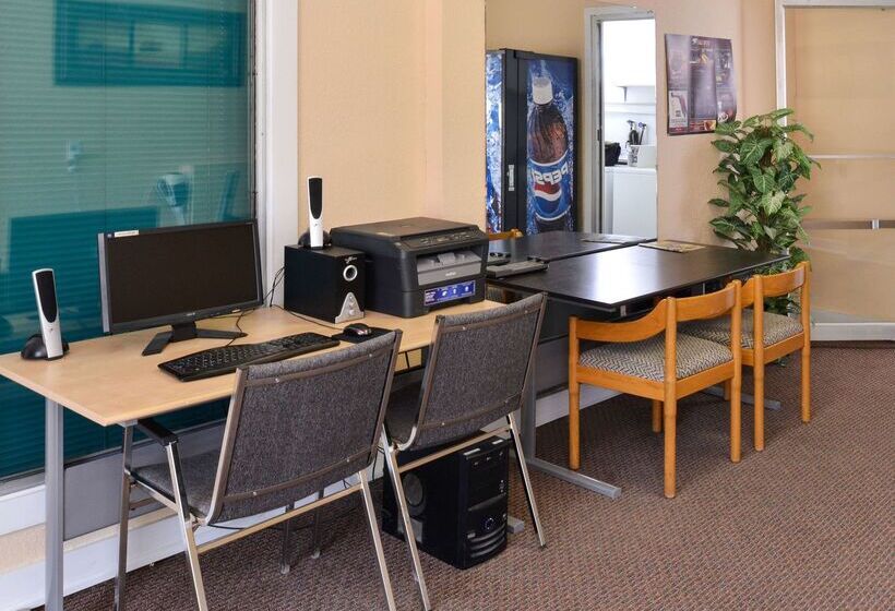Мотель Canadas Best Value Inn Whitecourt