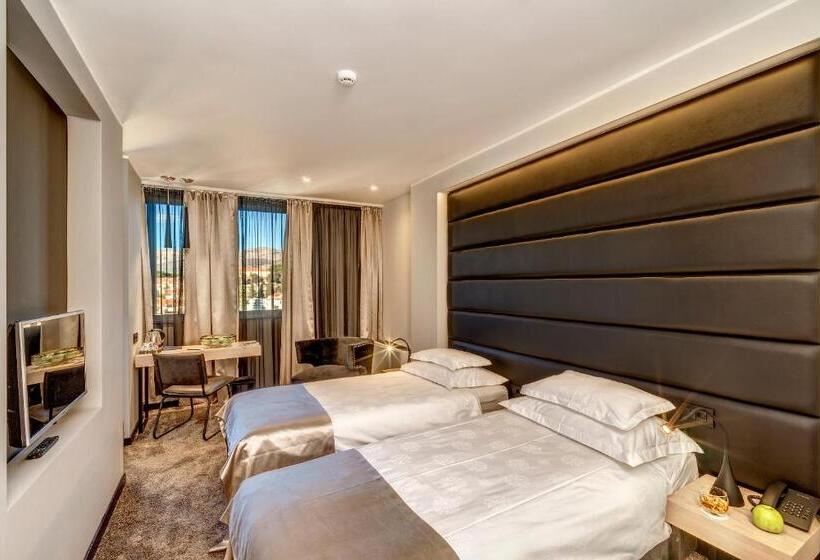 پانسیون The View Luxury Rooms