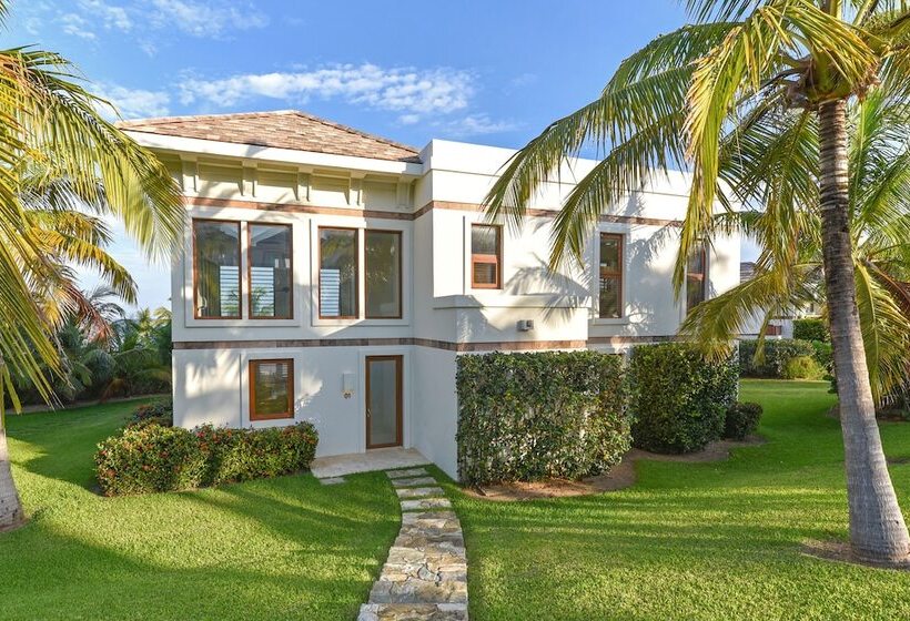 استراحتگاه Las Verandas Hotel & Villas