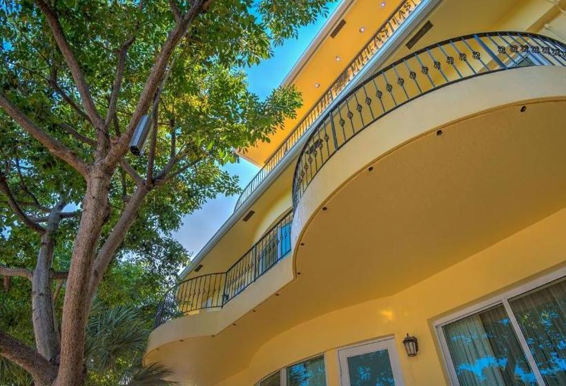 The Villas Las Olas Hotel Apart