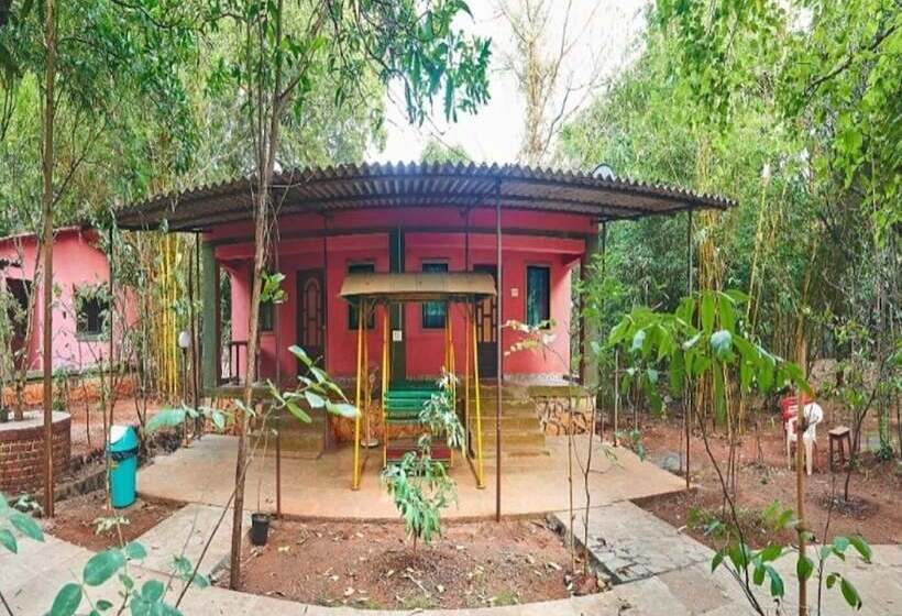הוסטל Natures Nest Resort