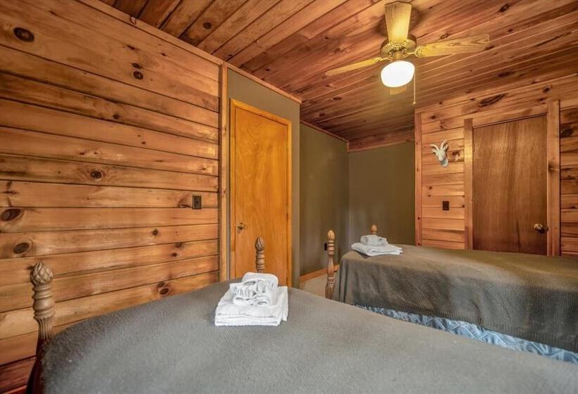 Bear Hug Lodge   Charming Cabin In Coosawattee River Resort   Pet Friendly