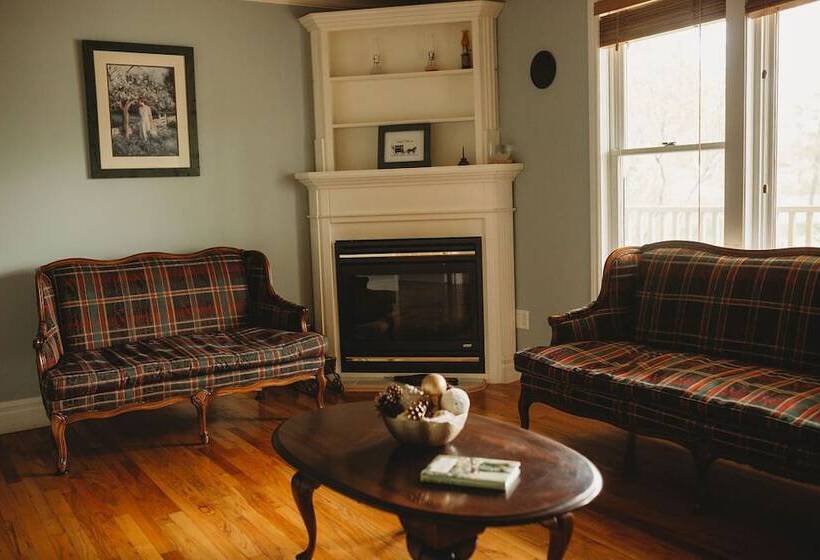 مبيت وإفطار Carriage House Inn Four And A Half Stars