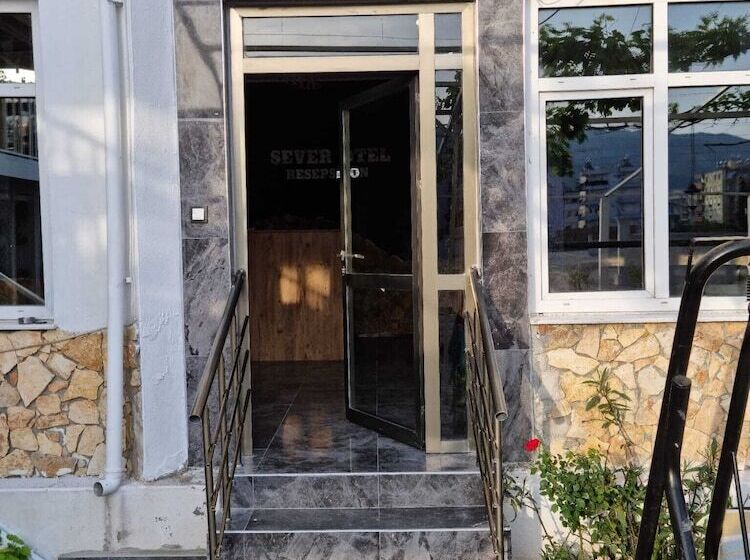 Fi̇ni̇ke Sever Otel