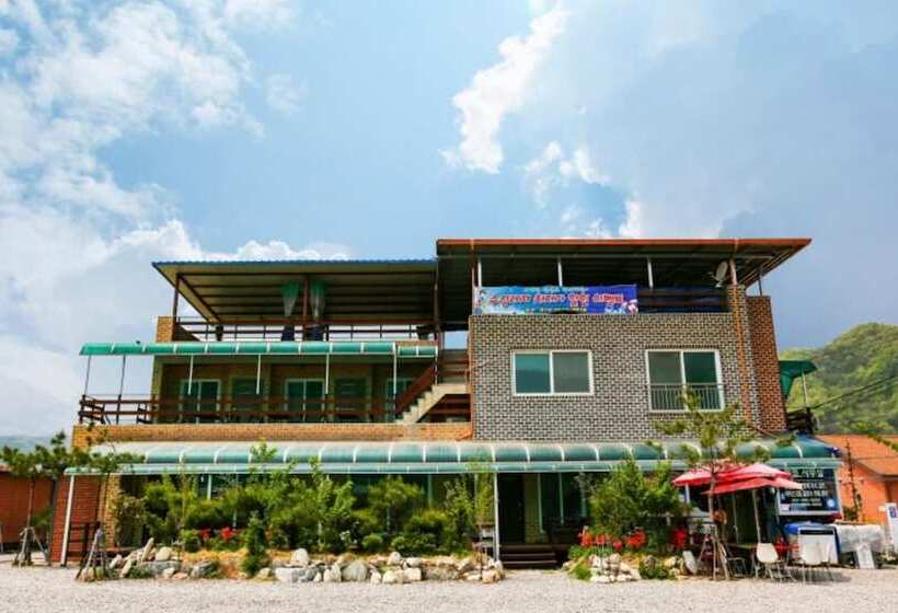 Gapyeong Sagyejeol Pension