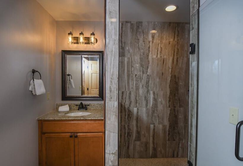 Hemlock Hideaway