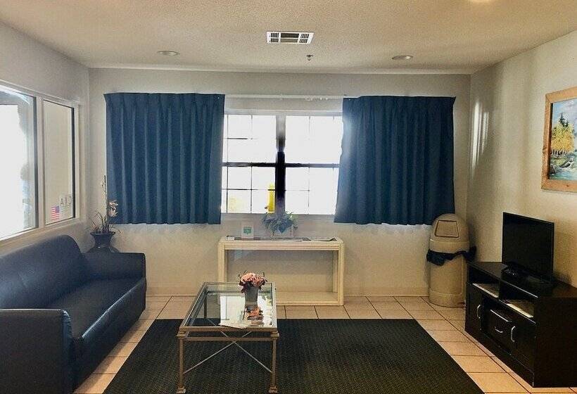 هتل Chadron Inn & Suites