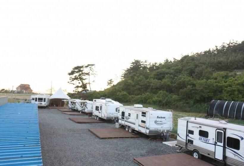 Отель Taean Mom Village Caravan Camping