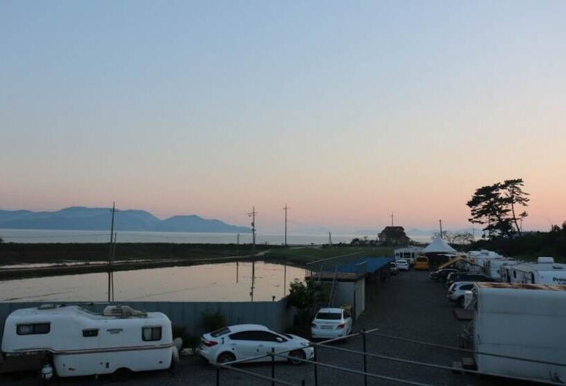 Отель Taean Mom Village Caravan Camping