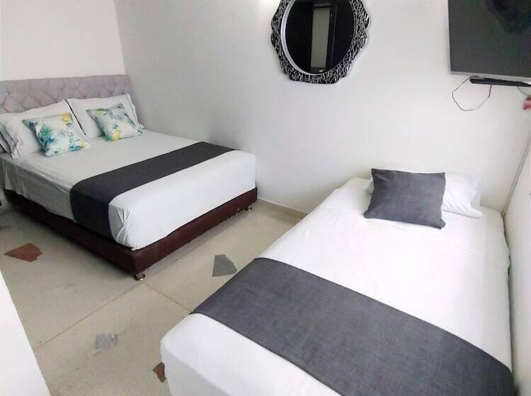 هتل Tranvia Santa Marta