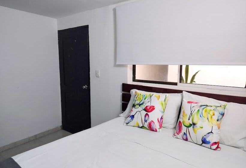 هتل Tranvia Santa Marta