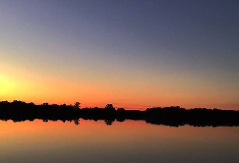 Lakefront Hideaway