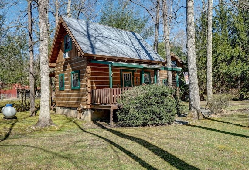 פנסיון Cobb Creek Cabins