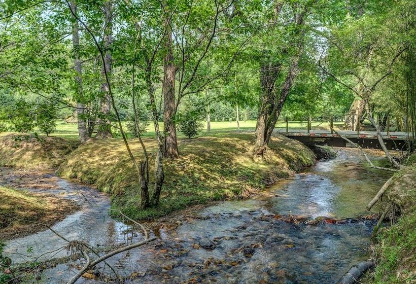פנסיון Cobb Creek Cabins