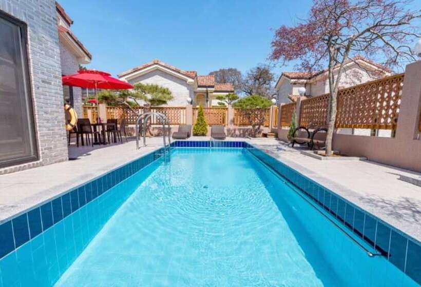 Пансион Taean Ocean Terrace Pool Villa