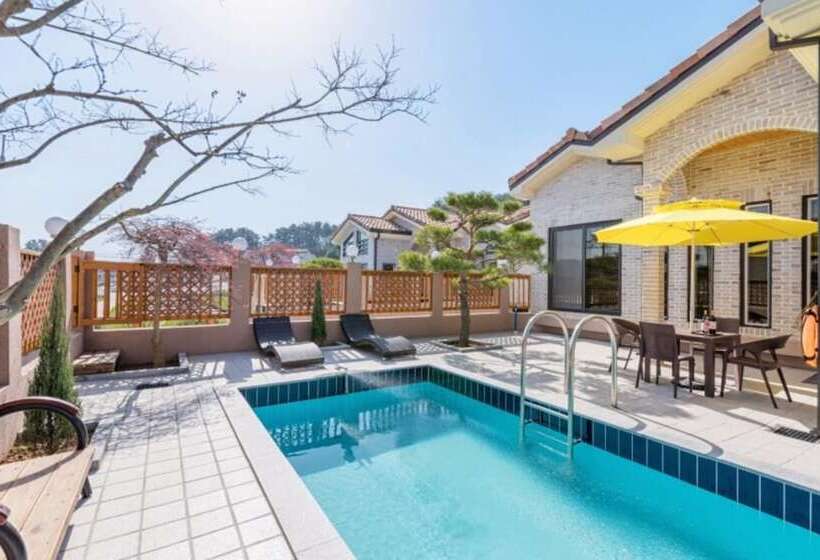 Пансион Taean Ocean Terrace Pool Villa