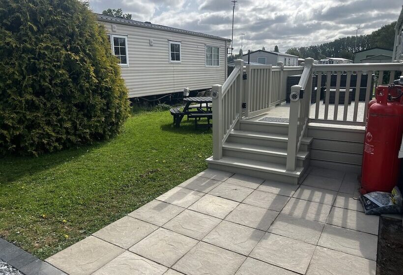 Relaxing And Quiet Holiday Cabin, Sleeps 4