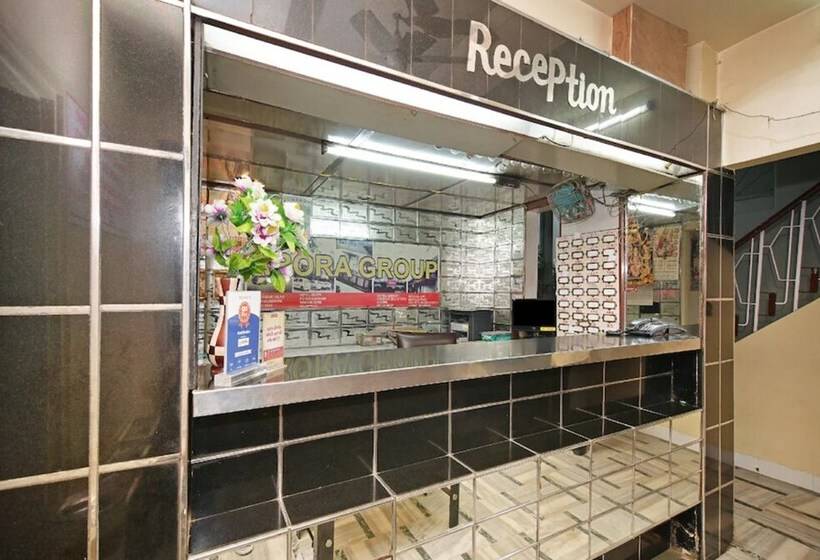 فندق Goroomgo Pat Village Inn Indore