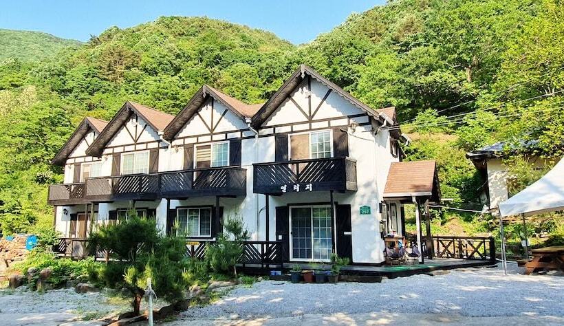 호텔 Jirisan Yeonriji Pension