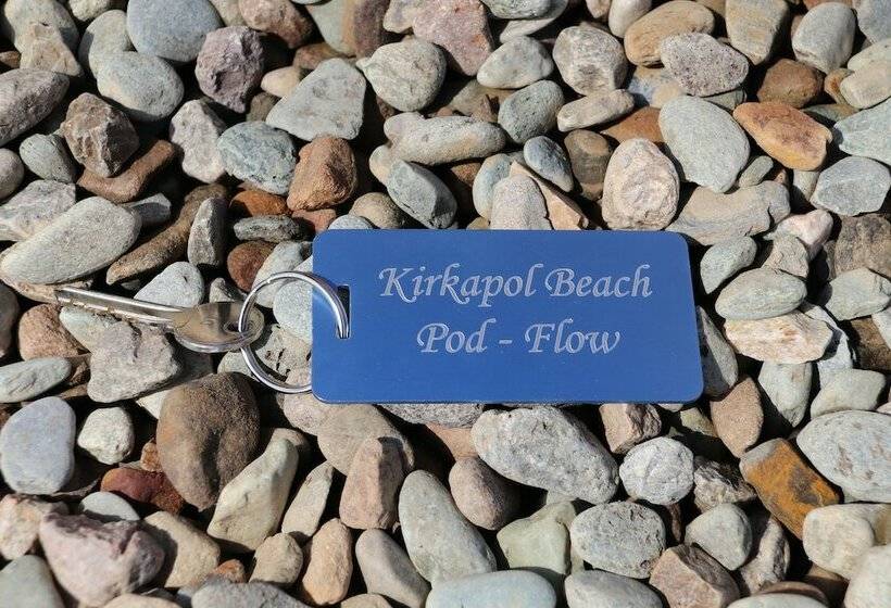 בית מלון כפרי Kirkapol Beach Pod   Flow