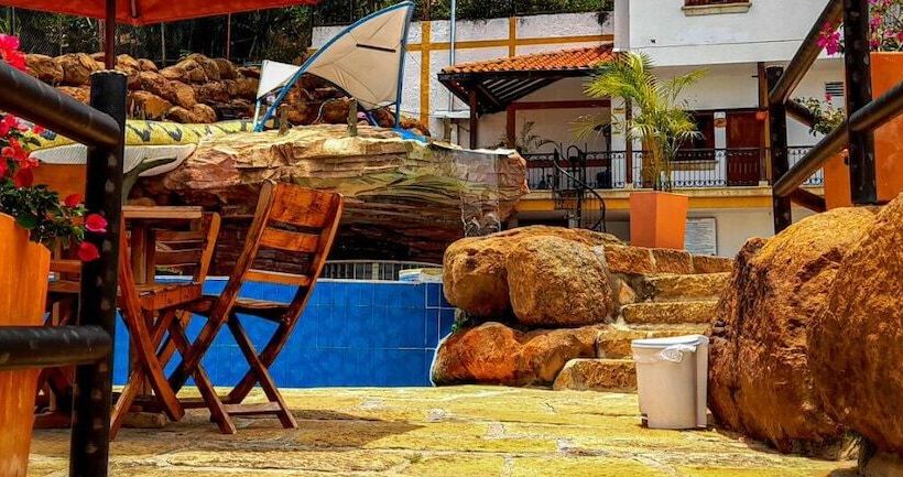 فندق Las Rocas Resort