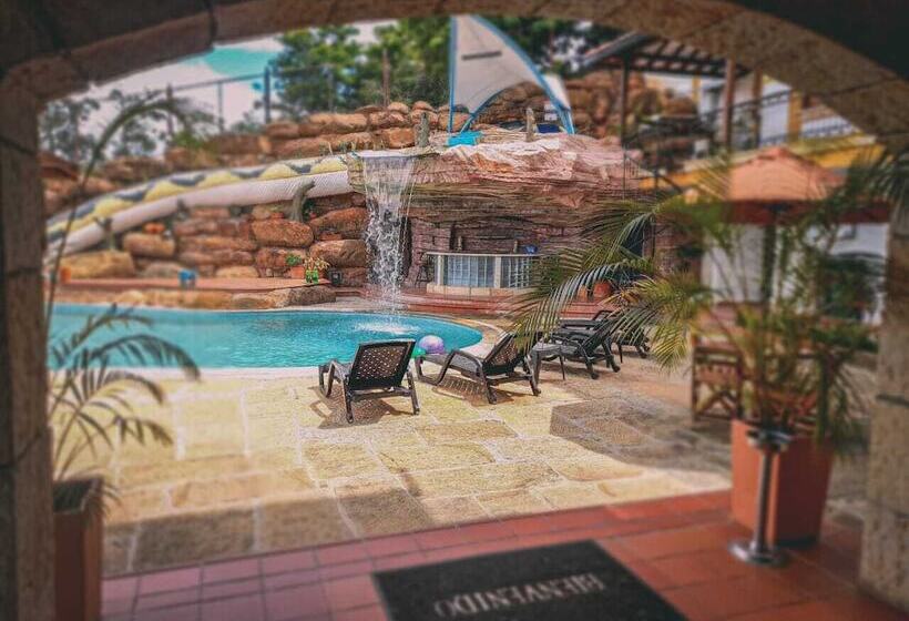 فندق Las Rocas Resort