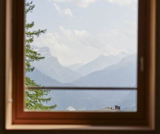 ペンション Pensiun Laresch