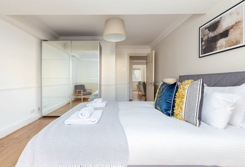 پانسیون The Goldhawk Road Collection