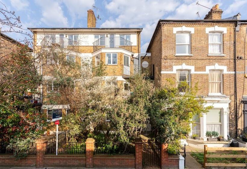 پانسیون The Goldhawk Road Collection