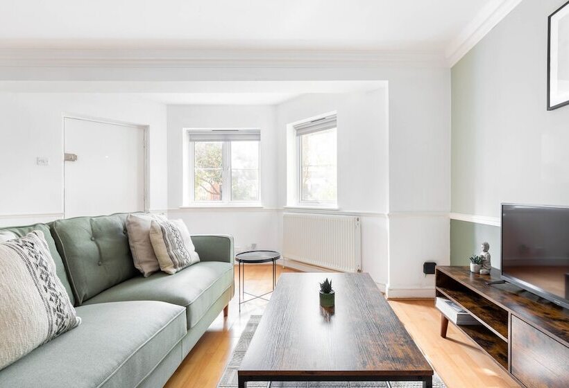 پانسیون The Goldhawk Road Collection