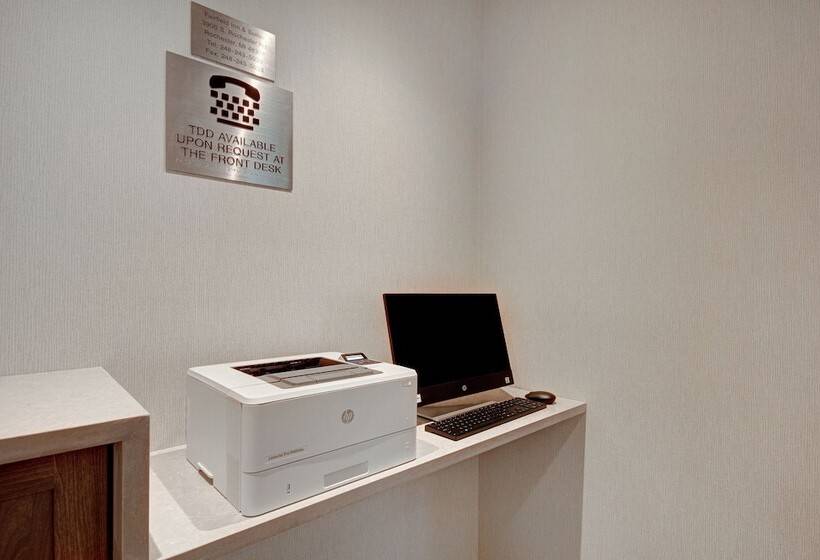 Отель Fairfield By Marriott Inn & Suites Rochester Hills