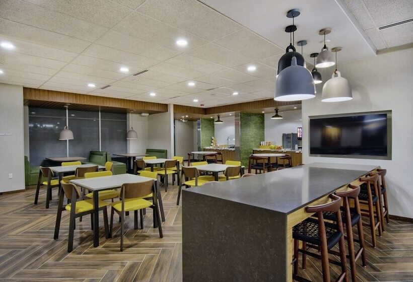 Отель Fairfield By Marriott Inn & Suites Rochester Hills