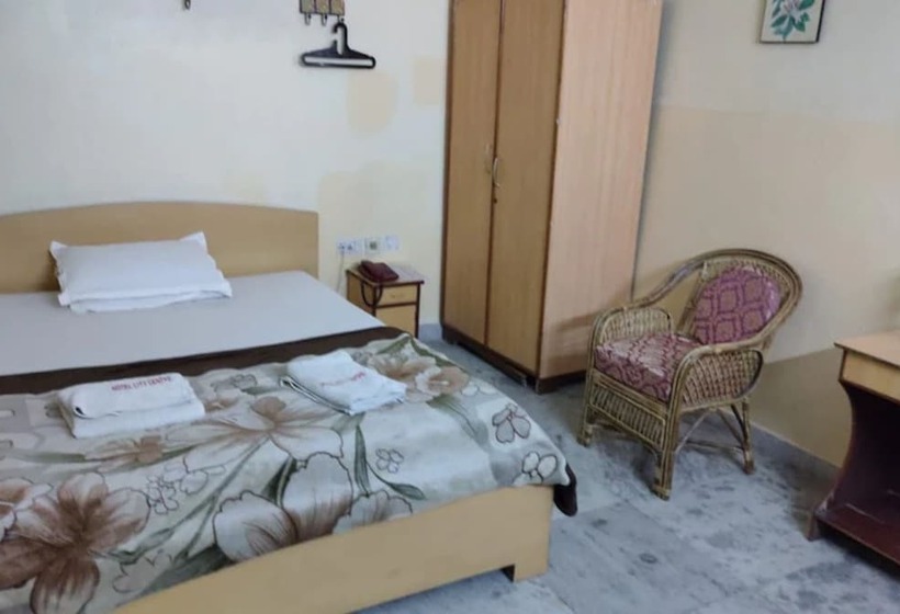 בית מלון כפרי Goroomgo City Centre Agartala