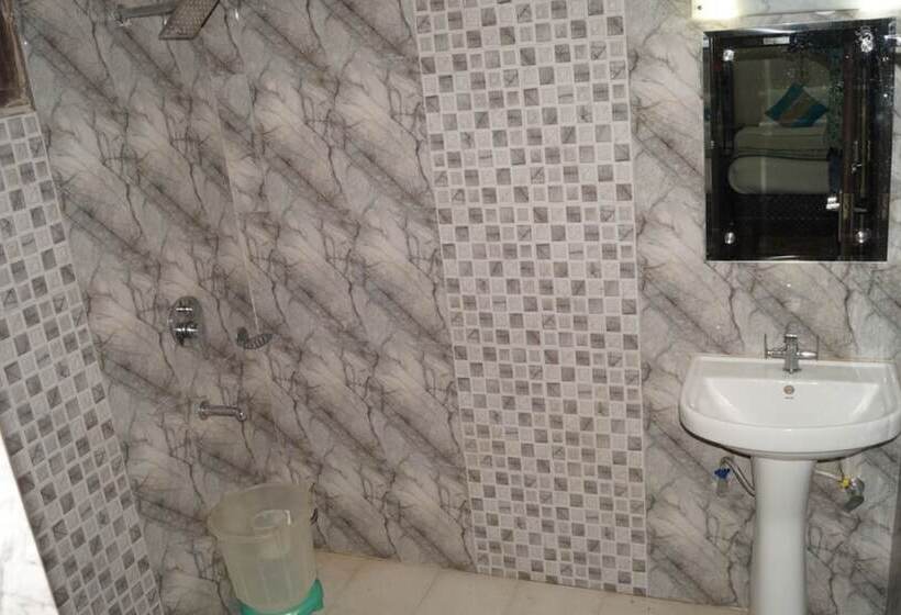 هتل Goroomgo Laximi Guest House Goa