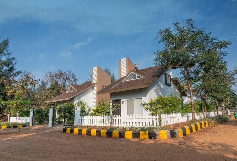 فندق Pushpam Lords Resort Karjat  Pure Veg